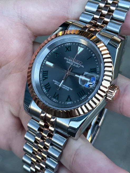 DJ-Fluted "Two Tone gold W/Black Roman" (Wimbledon) - Reloj personalizado con cristal de zafiro y acero 316L | XP Watch Co.