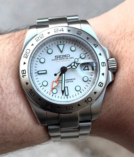 GMT Dual-Time Dual-Time "Explorer White" - Reloj personalizado con cristal de zafiro y acero inoxidable 316L | XP Watch Co.