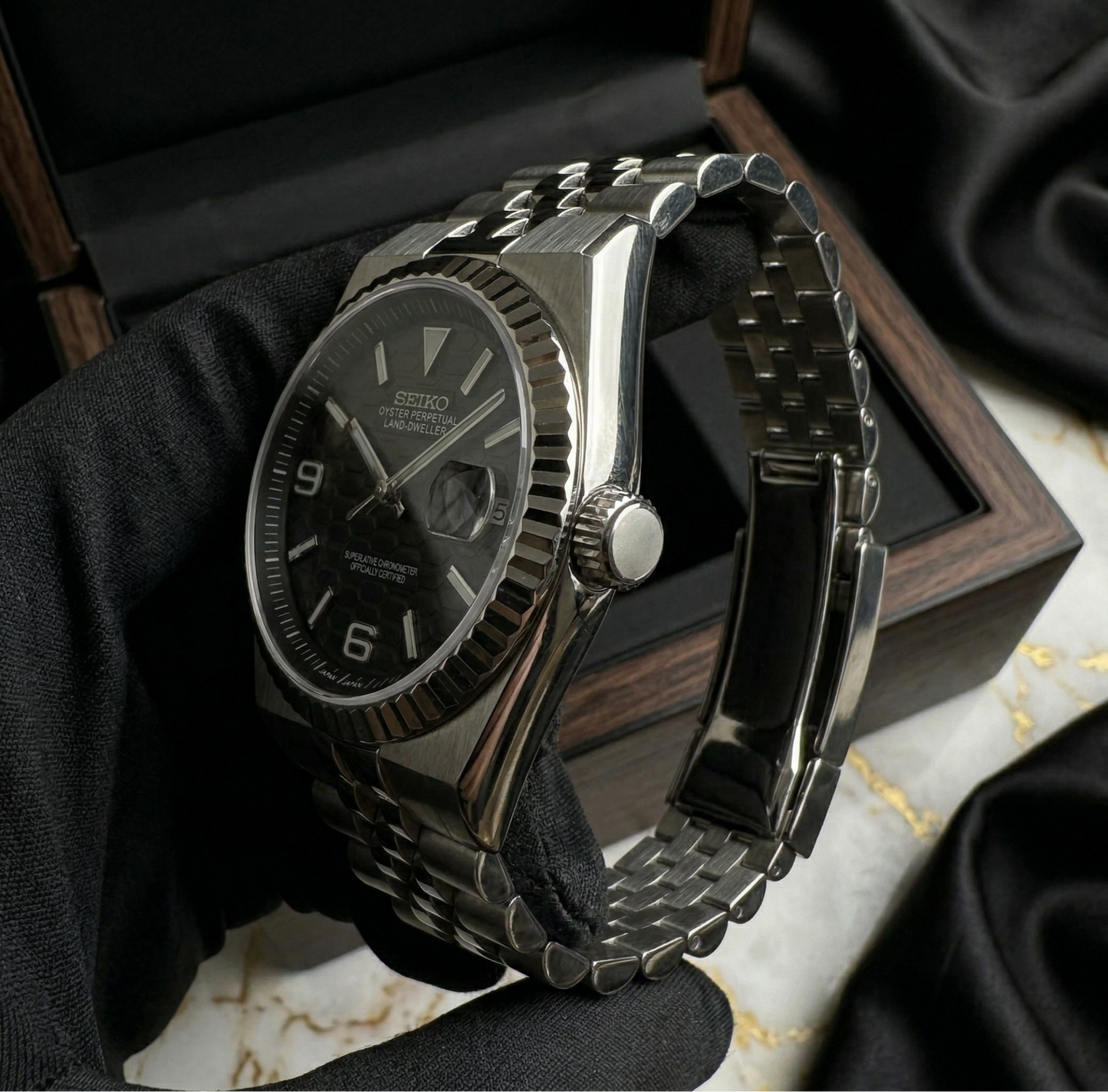 Land-Dweller "Black" Dial - Reloj personalizado con movimiento automático NH35 y acero inoxidable 316L | XP Watch Co.