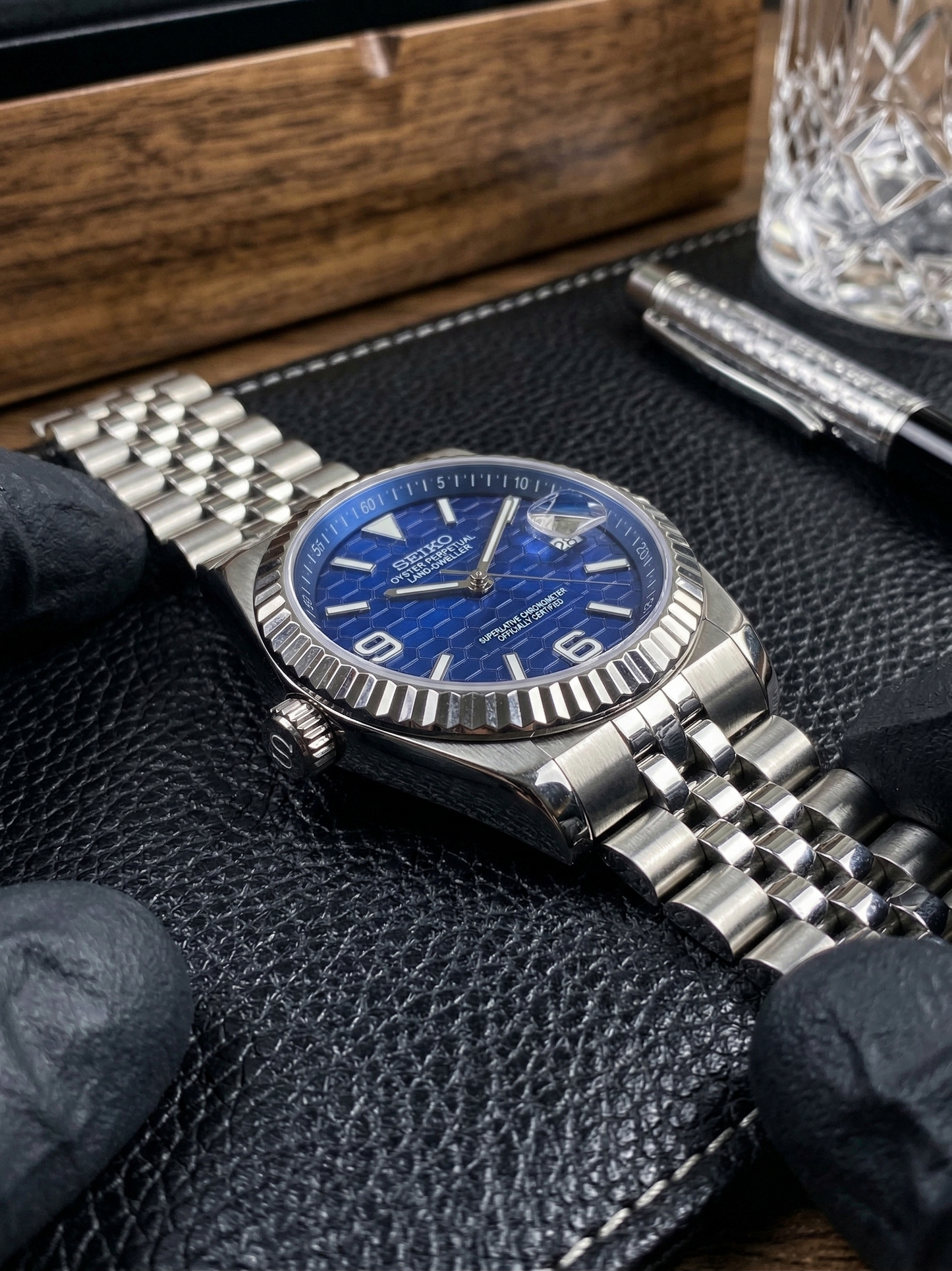 Land-Dweller Mod "Dark Blue" - Reloj personalizado con cristal de zafiro y acero inoxidable 316L | XP Watch Co.