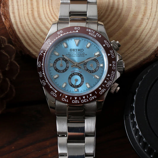 D-Racing "Ice Blue W/Brown" - Reloj personalizado con cristal de zafiro y acero inoxidable 316L | XP Watch Co.