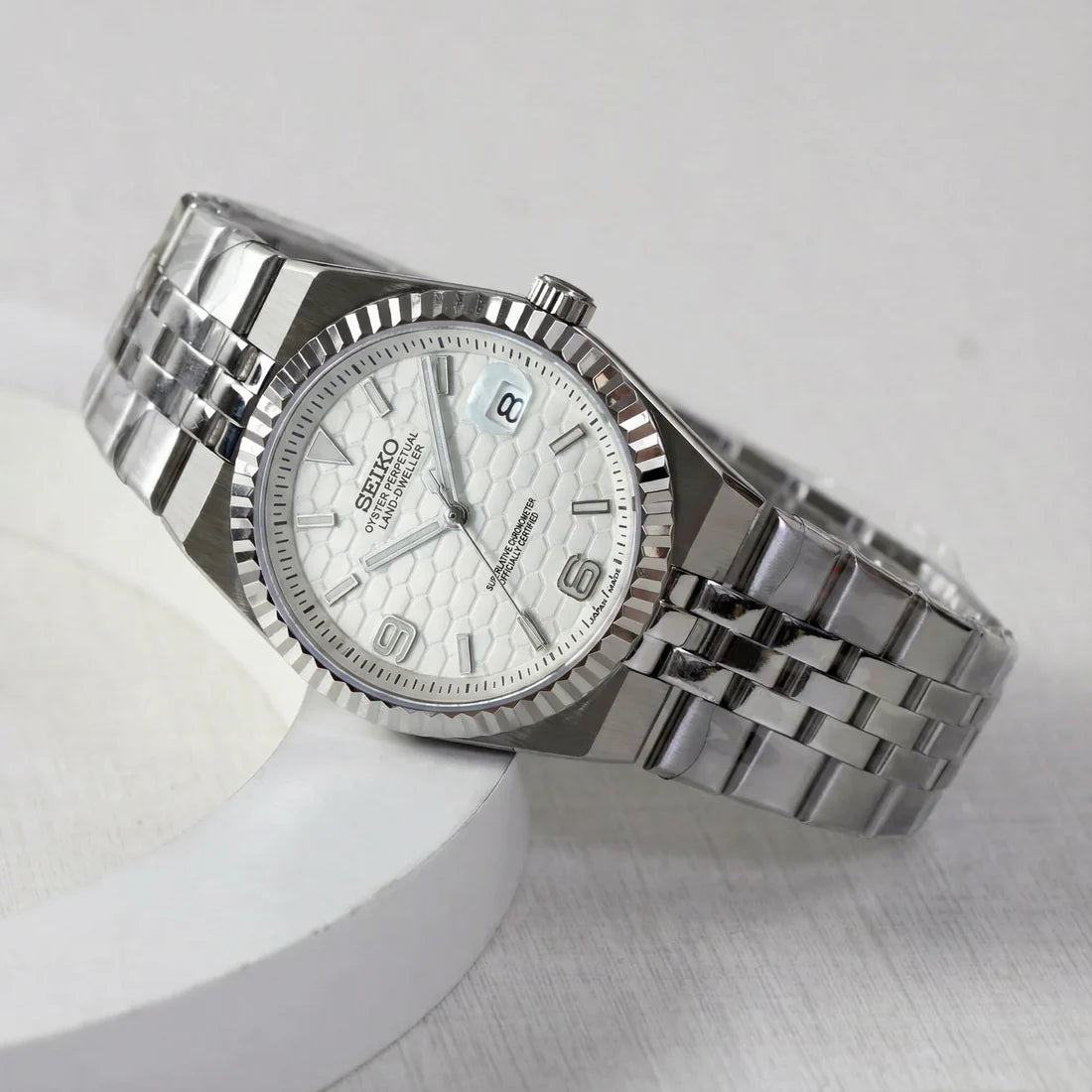 Land-Dweller Mod "Fresh White" Dial - Reloj personalizado con acero inoxidable 316L y cristal de zafiro | XP Watch Co.