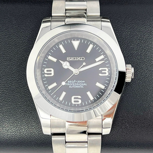 DJ-Fluted "Black" (Non-Fluted Bezel) - Reloj personalizado con cristal de zafiro y movimiento automático NH35 | XP Watch Co.