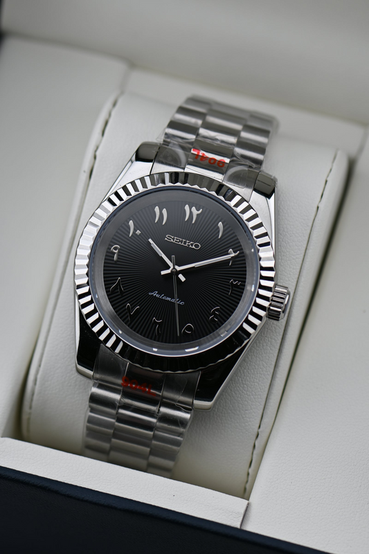 DJ-Fluted "Black Textured" Árabe - Reloj personalizado con cristal de zafiro y acero inoxidable 316L | XP Watch Co.