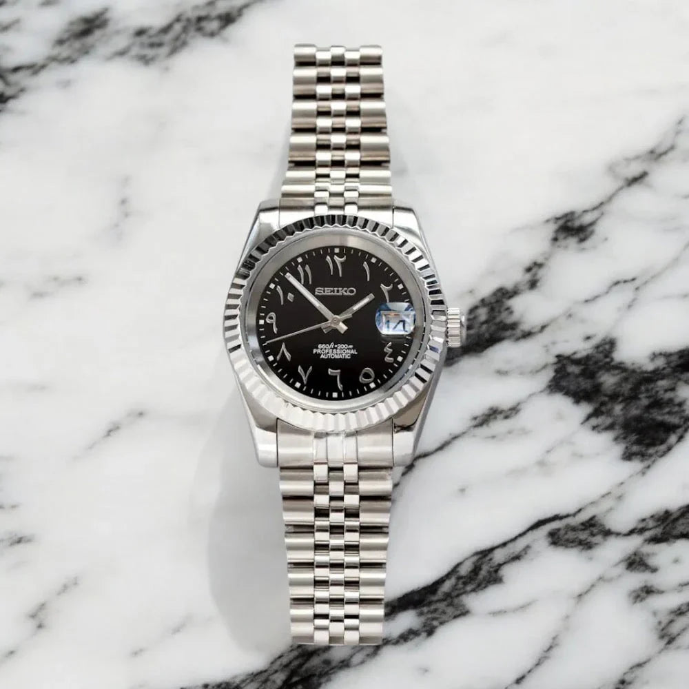 DJ-Fluted "Black" Árabe - Reloj personalizado con cristal de zafiro y acero inoxidable 316L | XP Watch Co.