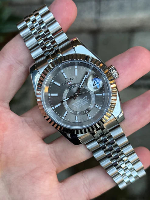 Sky-Dweller "Silver Dial" con movimiento NH35, cristal zafiro y acero 316L | XP Watch Co.