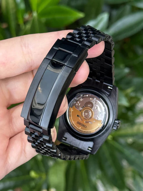 DJ-Fluted "Black Stealth" Árabe - Reloj personalizado con movimiento automático NH35 y acero inoxidable 316L | XP Watch Co.