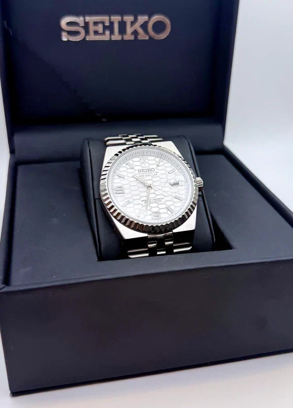 Land-Dweller Mod "White Sunburst" - Reloj personalizado con cristal de zafiro y acero inoxidable 316L | XP Watch Co.