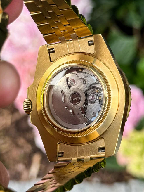 GMT Dual-Time "Lobo de Wall Street" — Gold - Reloj personalizado con movimiento automático NH35 y cristal de zafiro | XP Watch Co.