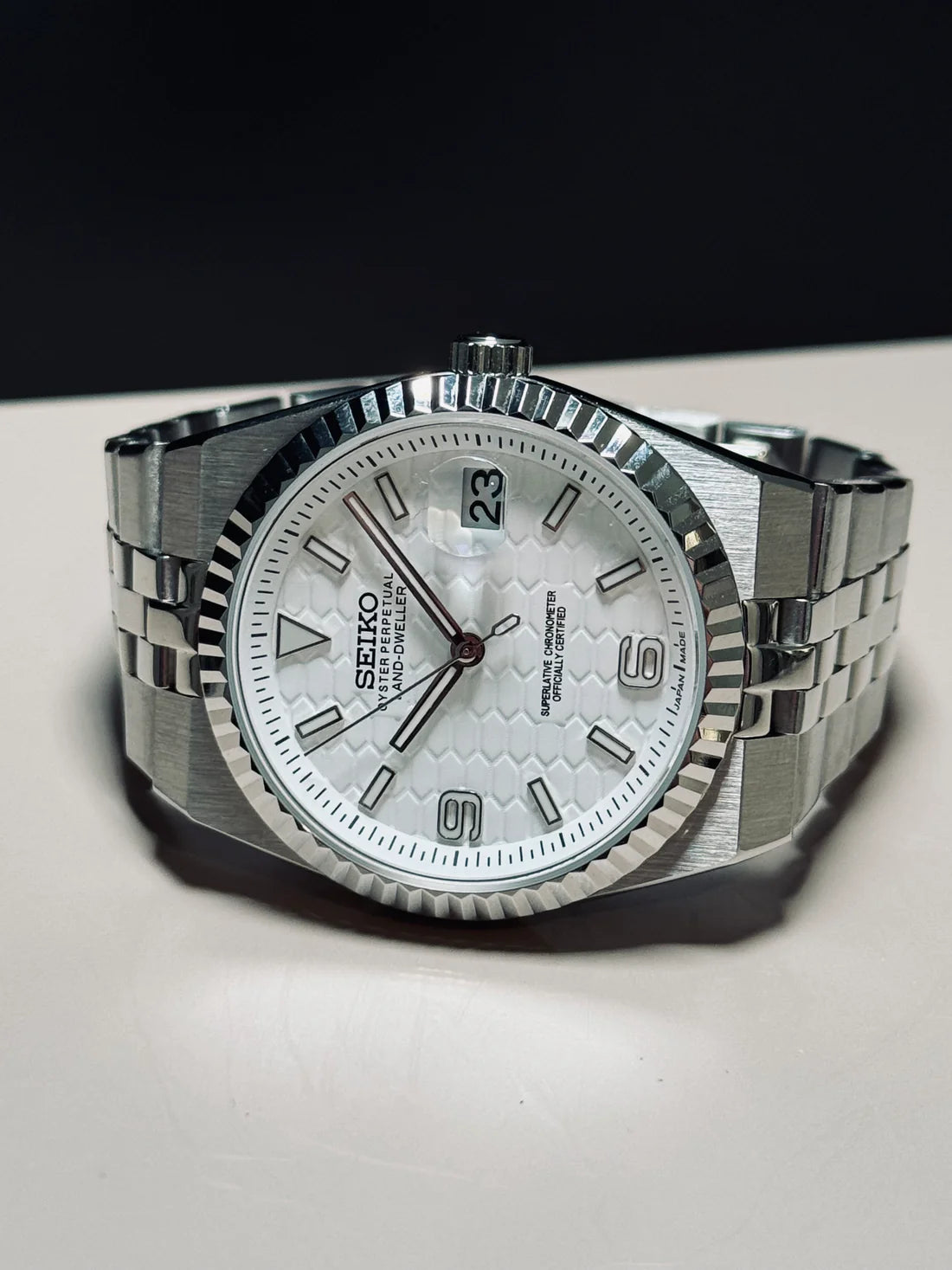 Land-Dweller Mod "White Sunburst" - Reloj personalizado con movimiento automático NH35 y cristal de zafiro | XP Watch Co.