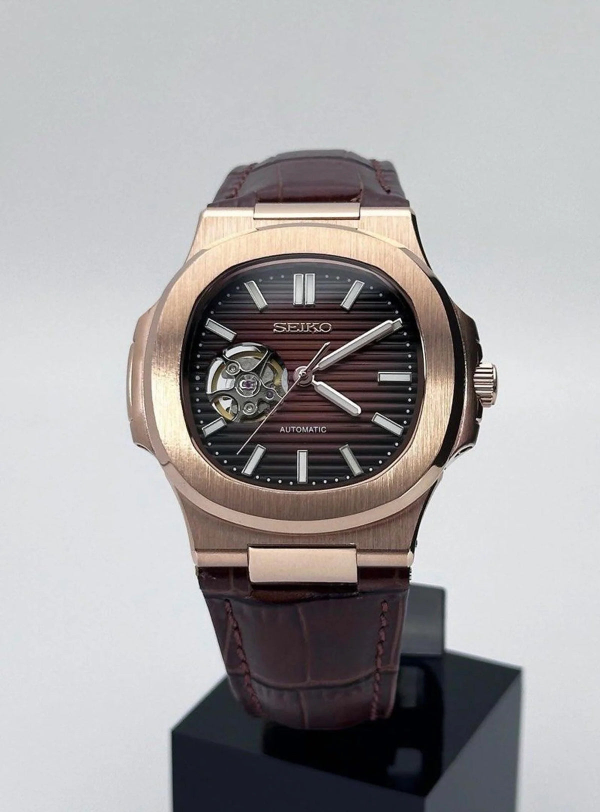 Nautic "Open Heart" Rose Gold Chocolate - Correa de Cuero - Reloj personalizado con movimiento NH35 | XP Watch Co.