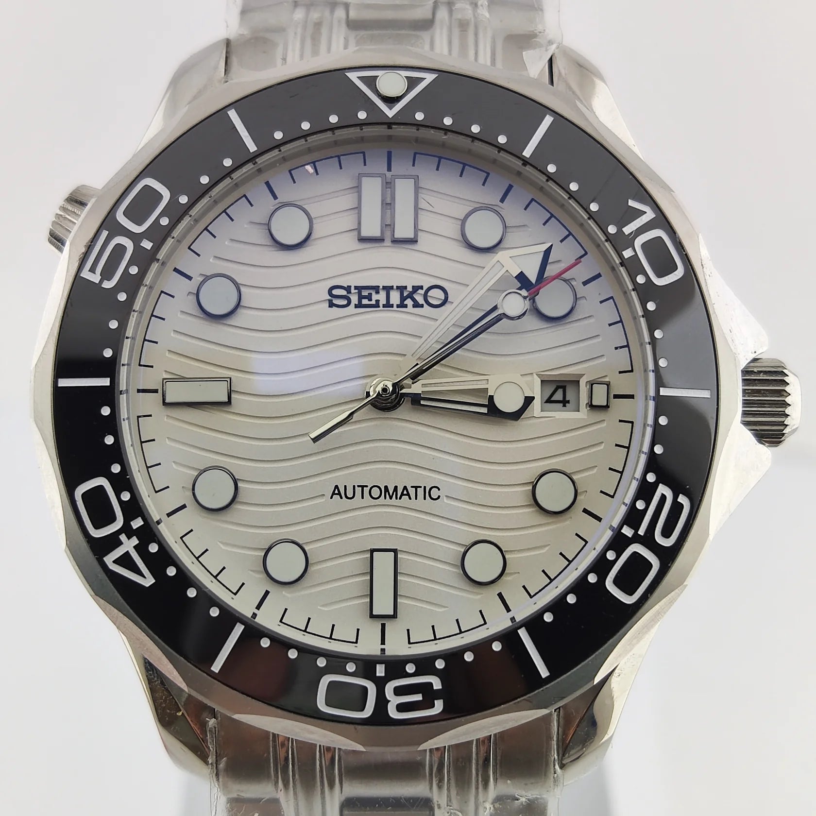 Mod Seamaster Diver White - Bond 007 - Reloj personalizado con movimiento automático NH35 y cristal de zafiro | XP Watch Co.