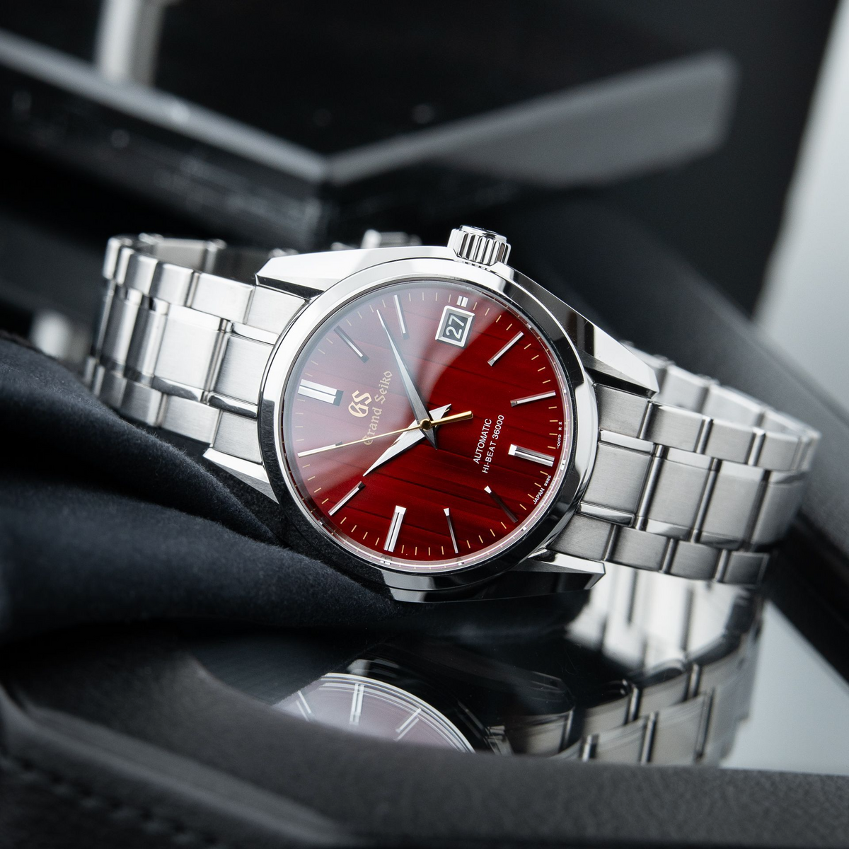 Reloj Grandko Mod 39.5mm | Deep Burgundy Texture - Reloj personalizado con cristal de zafiro y acero inoxidable 316L | XP Watch Co.
