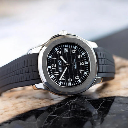 Aqua-Tropic Mod Classic Black - Reloj mecánico personalizado con cristal de zafiro y acero inoxidable 316L | XP Watch Co.