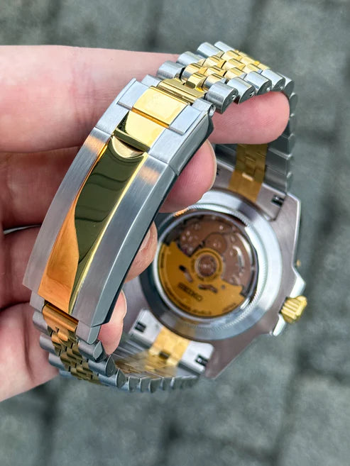 GMT Dual-Time Dual-Time "Two-tone Gold Black" - Reloj personalizado con movimiento automático NH35 y acero inoxidable 316L | XP Watch Co.