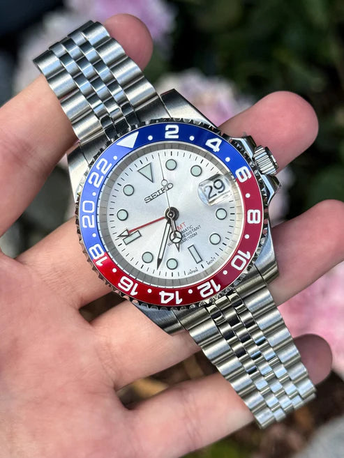 GMT Dual-Time Dual-Time "White Pepsi" - Reloj personalizado con cristal de zafiro y acero inoxidable 316L | XP Watch Co.
