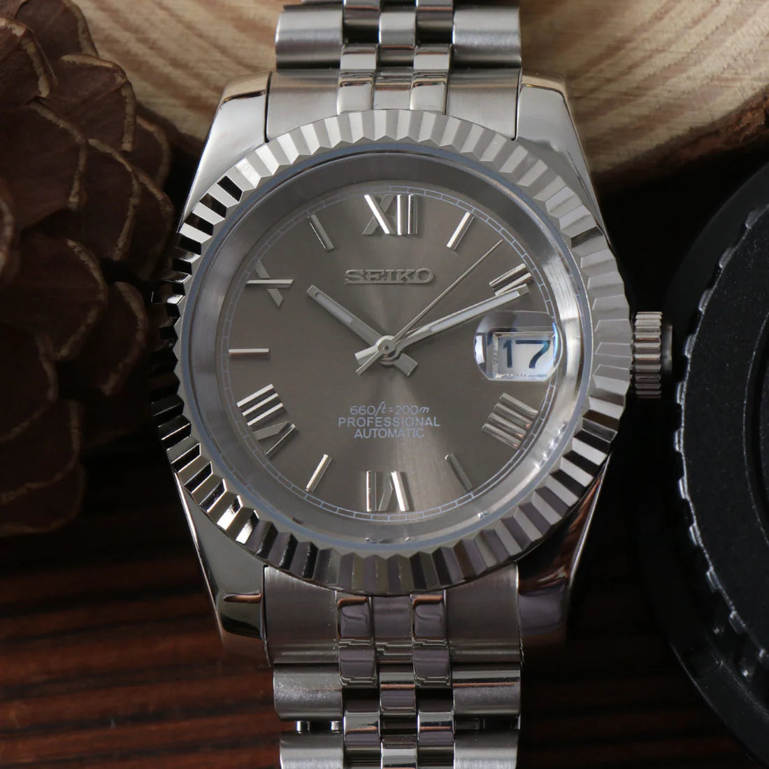 DJ-Fluted "Grey Roman" - Reloj personalizado con movimiento automático NH35 y cristal de zafiro | XP Watch Co.