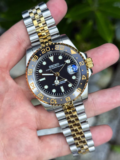 GMT Dual-Time Dual-Time "Two-tone Gold Black" - Reloj personalizado con cristal de zafiro y acero 316L | XP Watch Co.