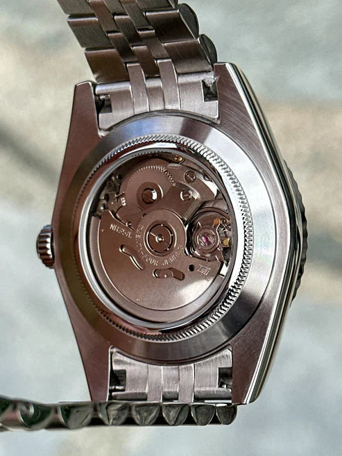 DJ-Fluted "Olive Green" - Reloj personalizado con movimiento automático NH35 y acero inoxidable 316L | XP Watch Co.