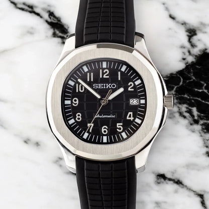 Aqua-Tropic Mod Classic Black - Reloj personalizado con movimiento automático NH35 y cristal de zafiro | XP Watch Co.