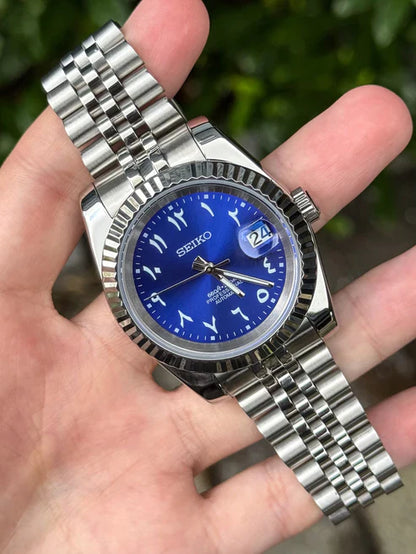 DJ-Fluted "Vivid Blue" Árabe - Reloj personalizado con movimiento automático NH35 y cristal de zafiro | XP Watch Co.