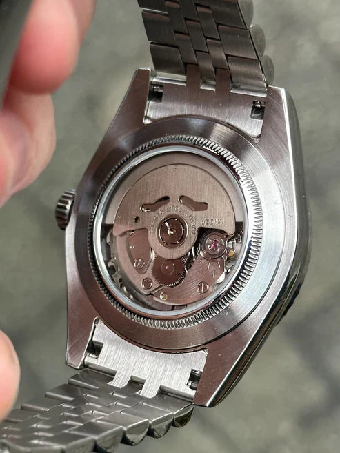 DJ-Fluted "White" (Who Cares..) - Reloj personalizado con movimiento automático NH35 y acero inoxidable 316L | XP Watch Co.