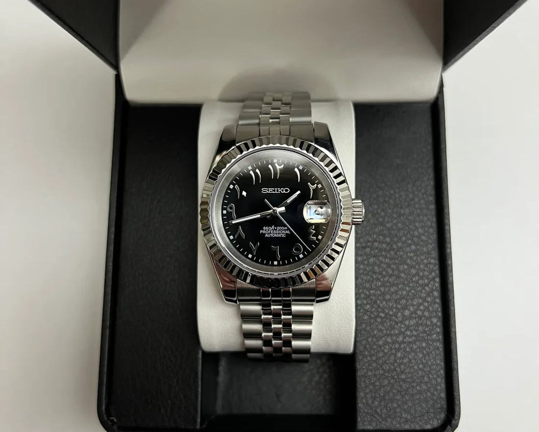 DJ-Fluted "Black" Árabe - Reloj personalizado con cristal de zafiro y acero inoxidable 316L | XP Watch Co.