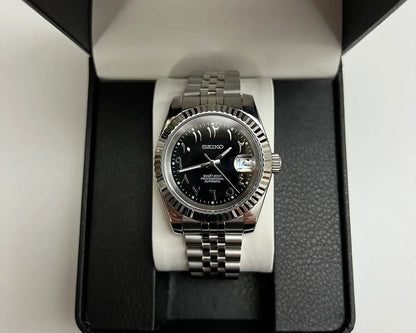 DJ-Fluted "Black" Árabe - Reloj personalizado con cristal de zafiro y acero inoxidable 316L | XP Watch Co.
