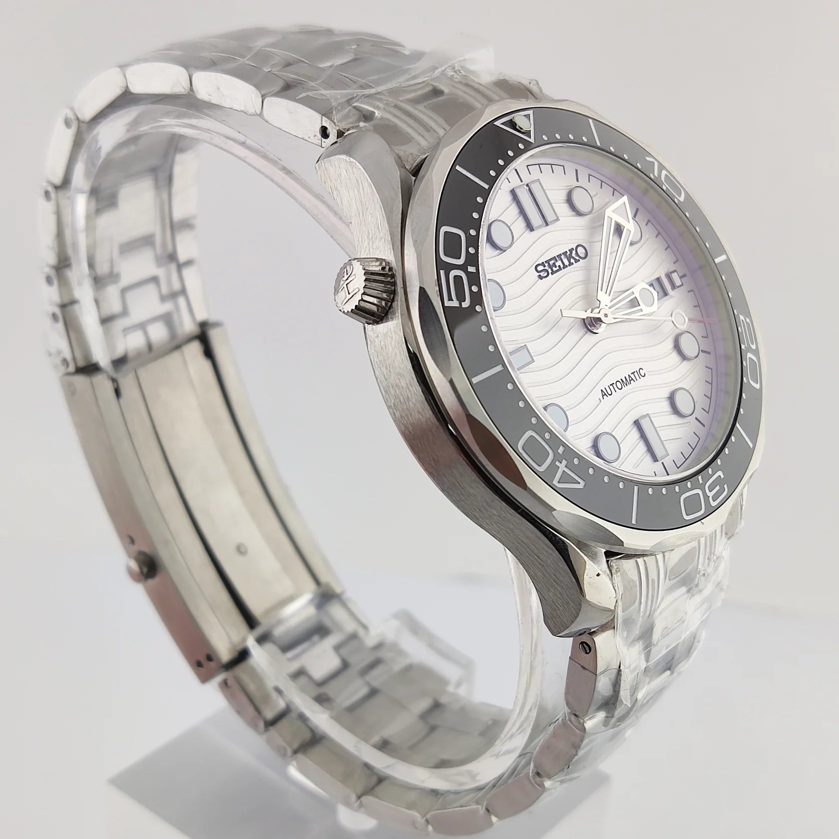 Mod Seamaster Diver White - Bond 007 - Reloj personalizado con cristal de zafiro y acero inoxidable 316L | XP Watch Co.
