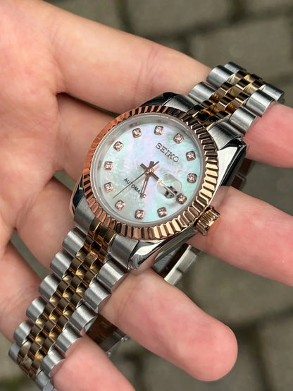 Ladyjust Two Tone Rose Gold Mother of Pearl & Diamonds - Reloj personalizado con cristal de zafiro | XP Watch Co.