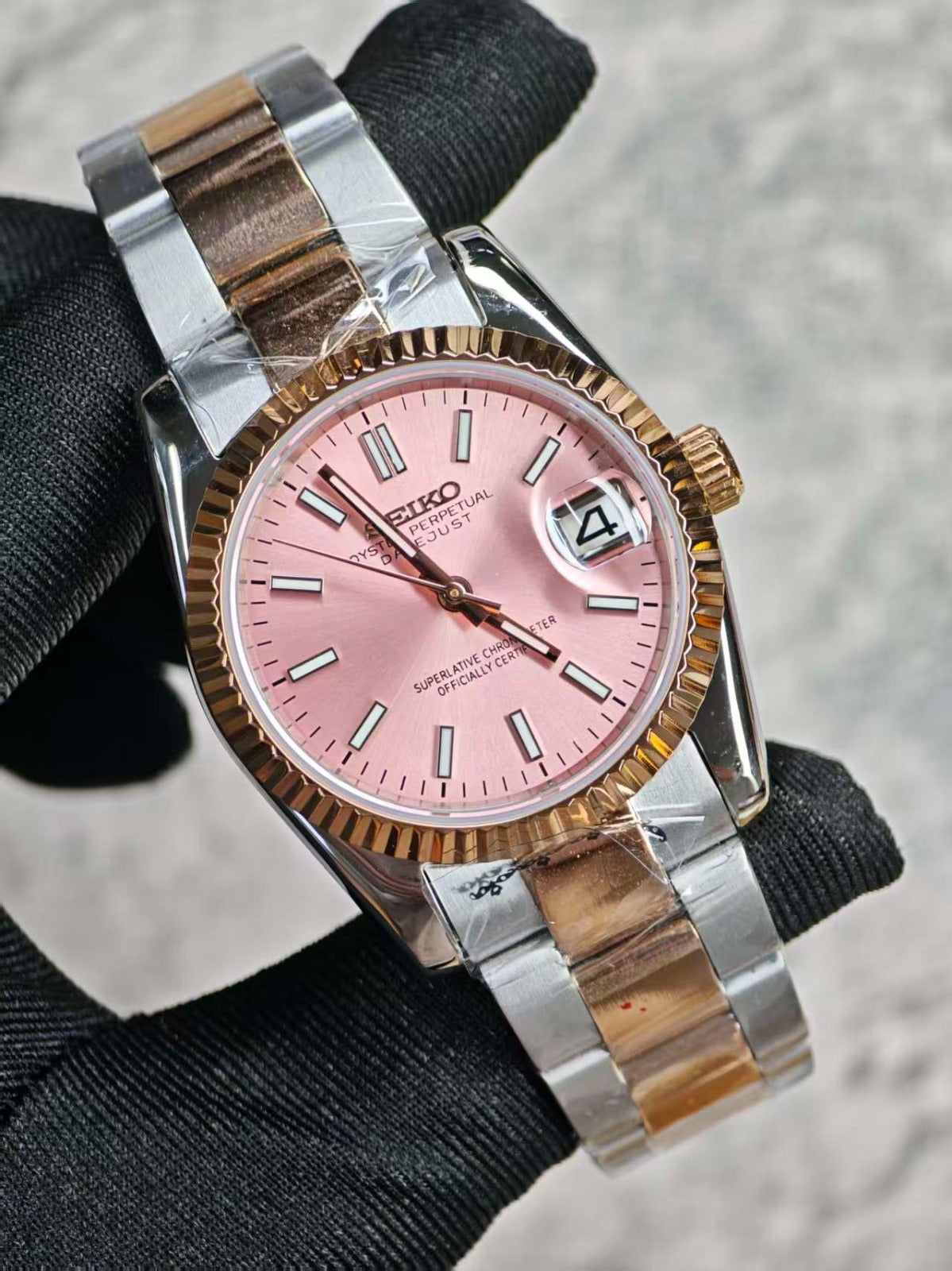 DJ-Fluted "Pink dual tone" - Reloj personalizado con cristal de zafiro y acero inoxidable 316L | XP Watch Co.
