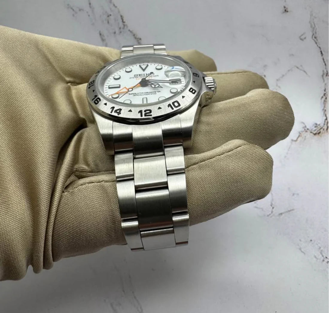 GMT Dual-Time Dual-Time "Explorer White" - Reloj personalizado con cristal de zafiro y acero inoxidable 316L | XP Watch Co.