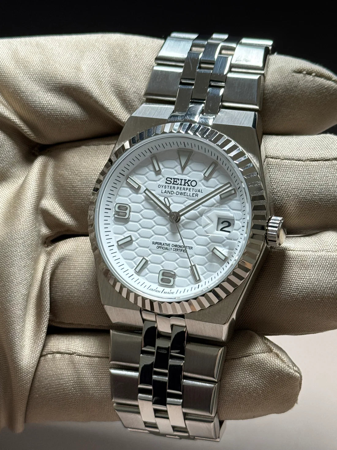 Land-Dweller Mod "White Sunburst" - Reloj personalizado con movimiento automático NH35 y acero inoxidable 316L | XP Watch Co.