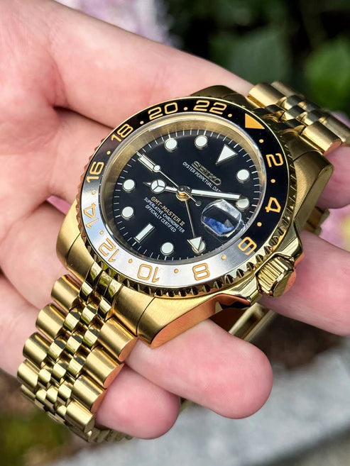 GMT Dual-Time "Lobo de Wall Street" — Gold - Reloj personalizado con movimiento NH35 y acero inoxidable 316L | XP Watch Co.