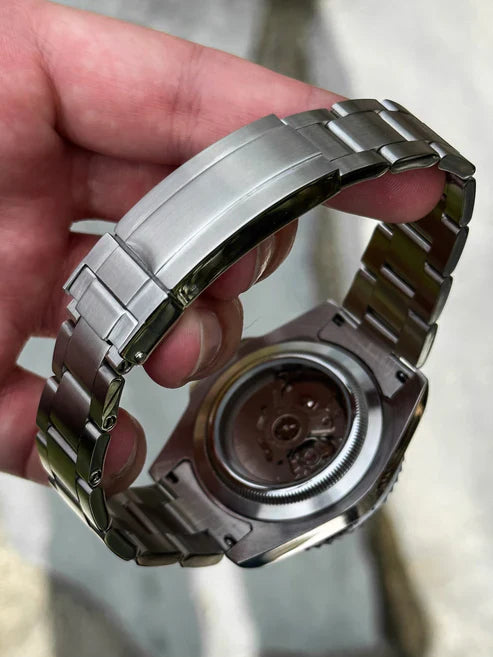 GMT Dual-Time "Pepsi" - Reloj personalizado con movimiento automático NH35 y acero inoxidable 316L | XP Watch Co.