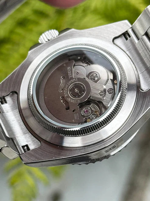 GMT Dual-Time Dual-Time "Explorer White" - Reloj personalizado con movimiento automático NH35 y acero inoxidable 316L | XP Watch Co.