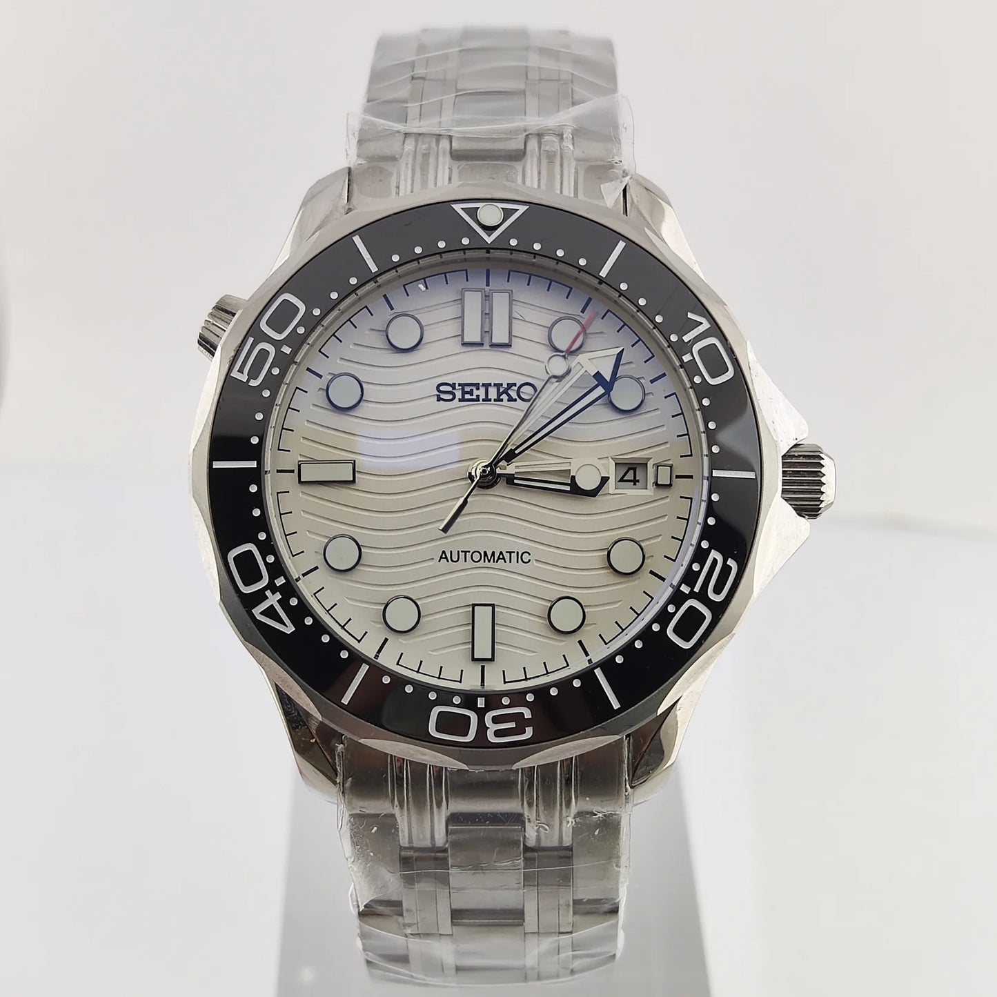 Mod Seamaster Diver White - Bond 007 - Reloj personalizado con cristal de zafiro y acero inoxidable 316L | XP Watch Co.
