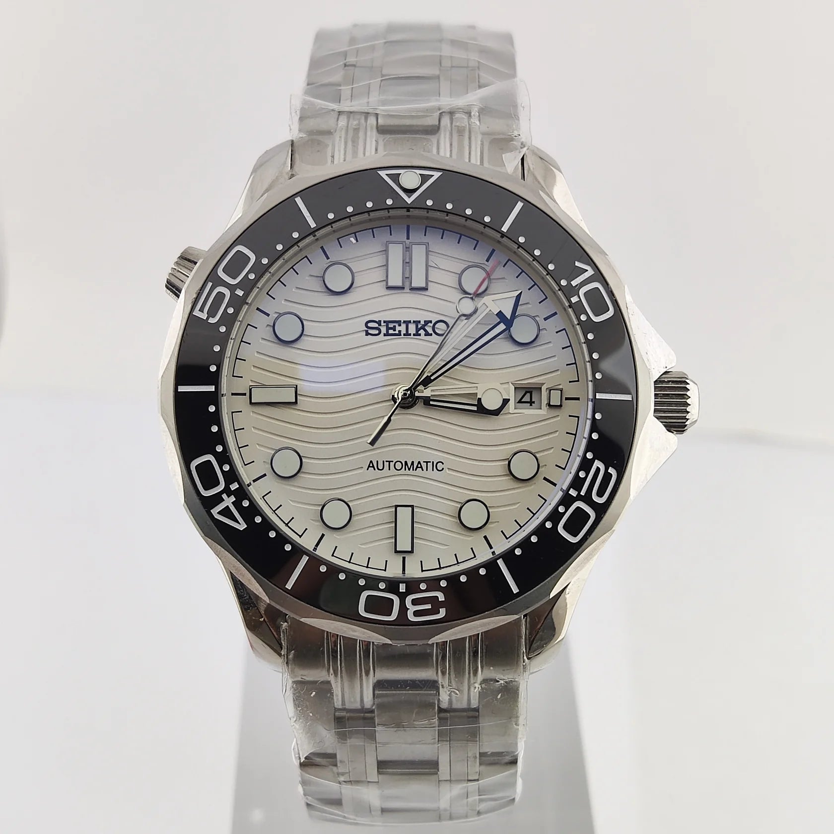 Mod Seamaster Diver White - Bond 007 - Reloj personalizado con cristal de zafiro y acero inoxidable 316L | XP Watch Co.