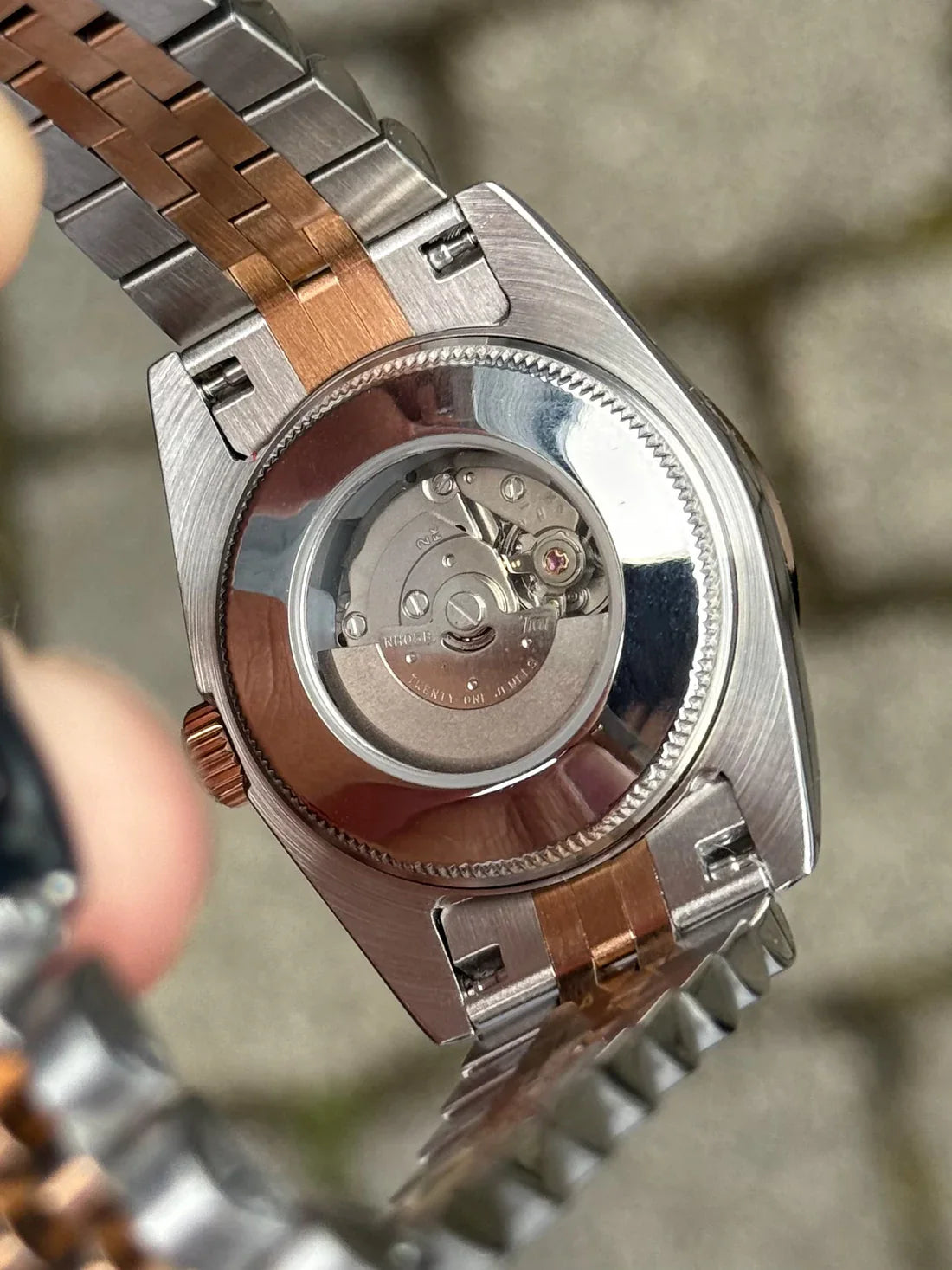 Ladyjust Two Tone Rose Gold Mother of Pearl & Diamonds - Reloj personalizado con movimiento automático NH35 y cristal de zafiro | XP Watch Co.
