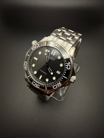 Mod Seamaster Diver Black - Bond 007 - Reloj personalizado con movimiento automático NH35 y acero inoxidable 316L | XP Watch Co.