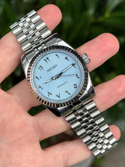 DJ-Fluted "Sky Blue" Árabe - Reloj personalizado con movimiento automático NH35 y cristal de zafiro | XP Watch Co.