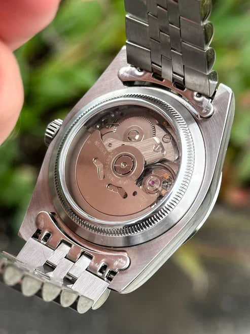 DJ-Fluted "Light Blue" Árabe - Reloj personalizado con movimiento automático NH35 y acero inoxidable 316L | XP Watch Co.
