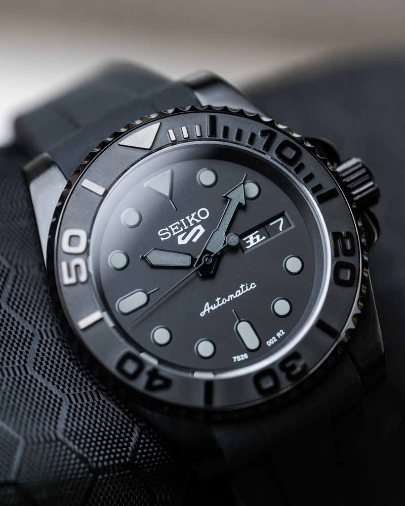 Seimod Black Knight - Reloj automático personalizado con acero inoxidable 316L y cristal de zafiro | XP Watch Co.