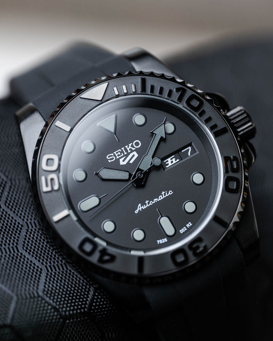 Seimod Black Knight - Reloj automático personalizado con acero inoxidable 316L y cristal de zafiro | XP Watch Co.
