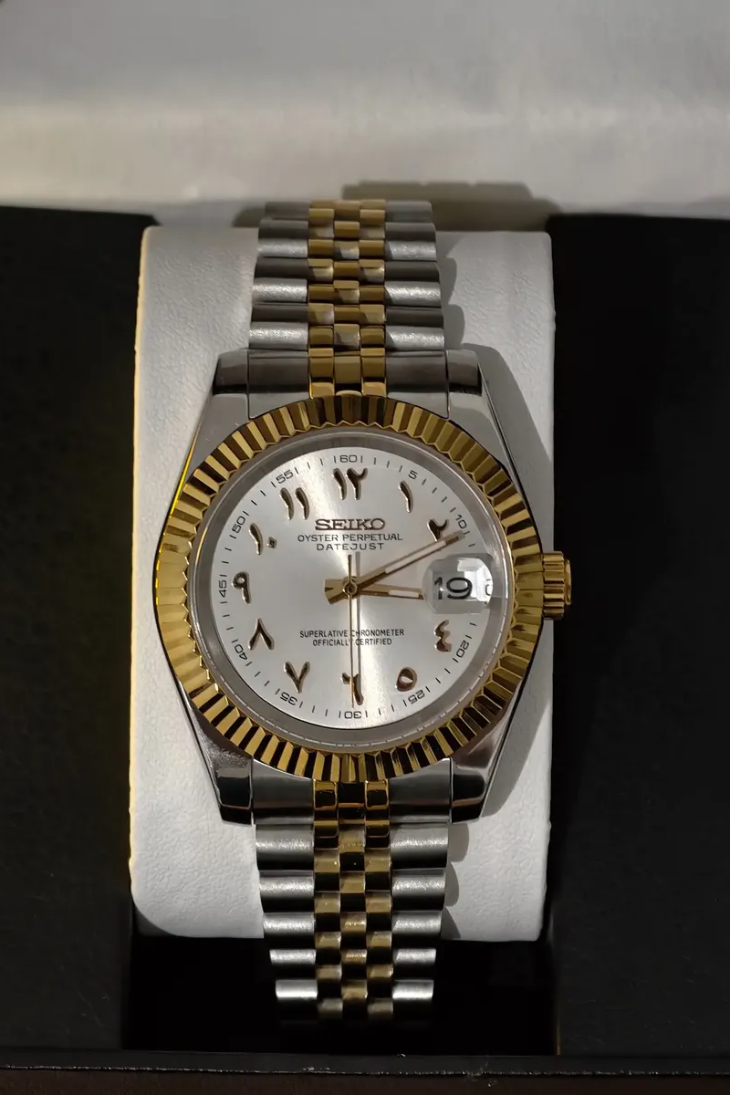 DJ-Fluted Two-Tone Arabic "Pure White" - Reloj personalizado con cristal de zafiro y acero 316L | XP Watch Co.
