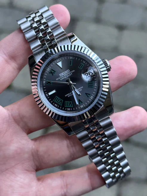 DJ-Fluted "Grey/Green Roman" (Wimbledon") - Reloj personalizado con cristal de zafiro y acero inoxidable 316L | XP Watch Co.