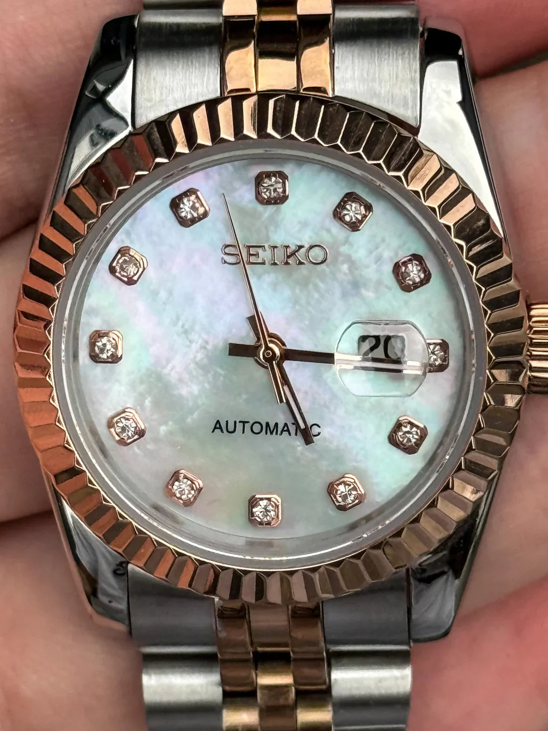 Ladyjust Two Tone Rose Gold Mother of Pearl & Diamonds - Reloj personalizado con cristal de zafiro | XP Watch Co.