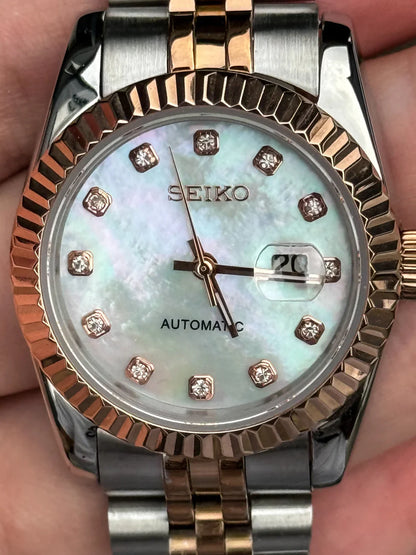 Ladyjust Two Tone Rose Gold Mother of Pearl & Diamonds - Reloj personalizado con cristal de zafiro | XP Watch Co.