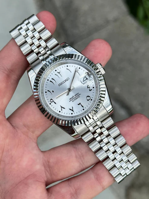 DJ-Fluted "Silver Stealth" Árabe - Reloj personalizado con cristal de zafiro y acero inoxidable 316L | XP Watch Co.