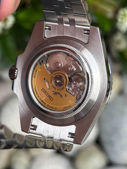 GMT Dual-Time "Pepsi" - Reloj personalizado con movimiento automático NH35 y acero inoxidable 316L | XP Watch Co.